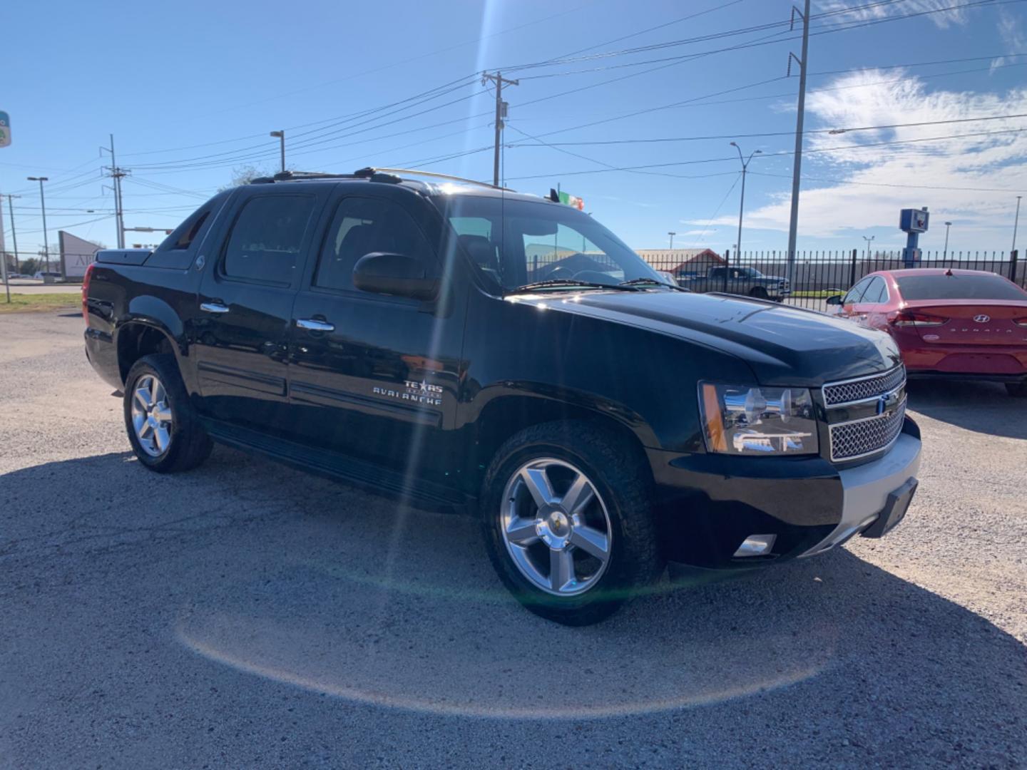 2013 Black /Black Chevrolet Avalanche LT (3GNMCFE06DG) with an V8 - 5.3L 5328cc 325ci FLEX MFI vin 0 type LMG - 2 valve OHV engine, AUTOMATIC transmission, located at 1830 North Belt Line Road, Irving, TX, 75061, (469) 524-0199, 32.834373, -96.993584 - Photo#8